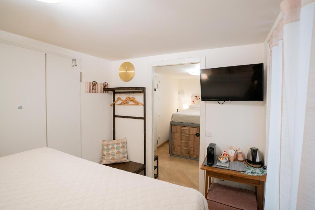 Domus Verona - Borsari Pied-A-Terre Luaran gambar